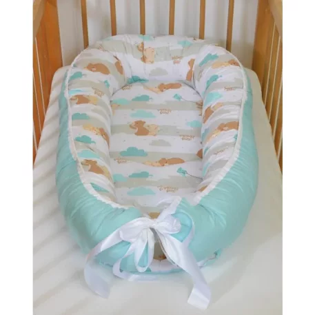 Babafészek menta színben macis mintával