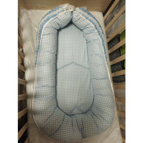 Babafészek csipkével - világoskék