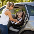 ISOFIX-es 360°-ban forgatható Mama Kiddies® iSize Capry biztonsági autósülés (40 -150 cm) bézs/barna színben + Ajándék