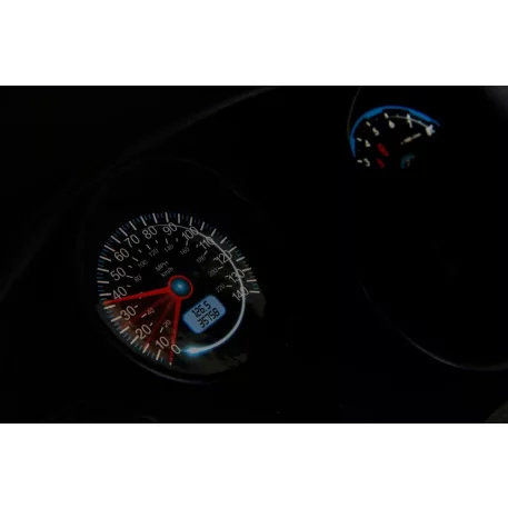 Biele elektrické športové auto na diaľkové ovládanie
